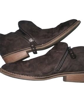 Sophie17 Nikki Size 5 ankle booties